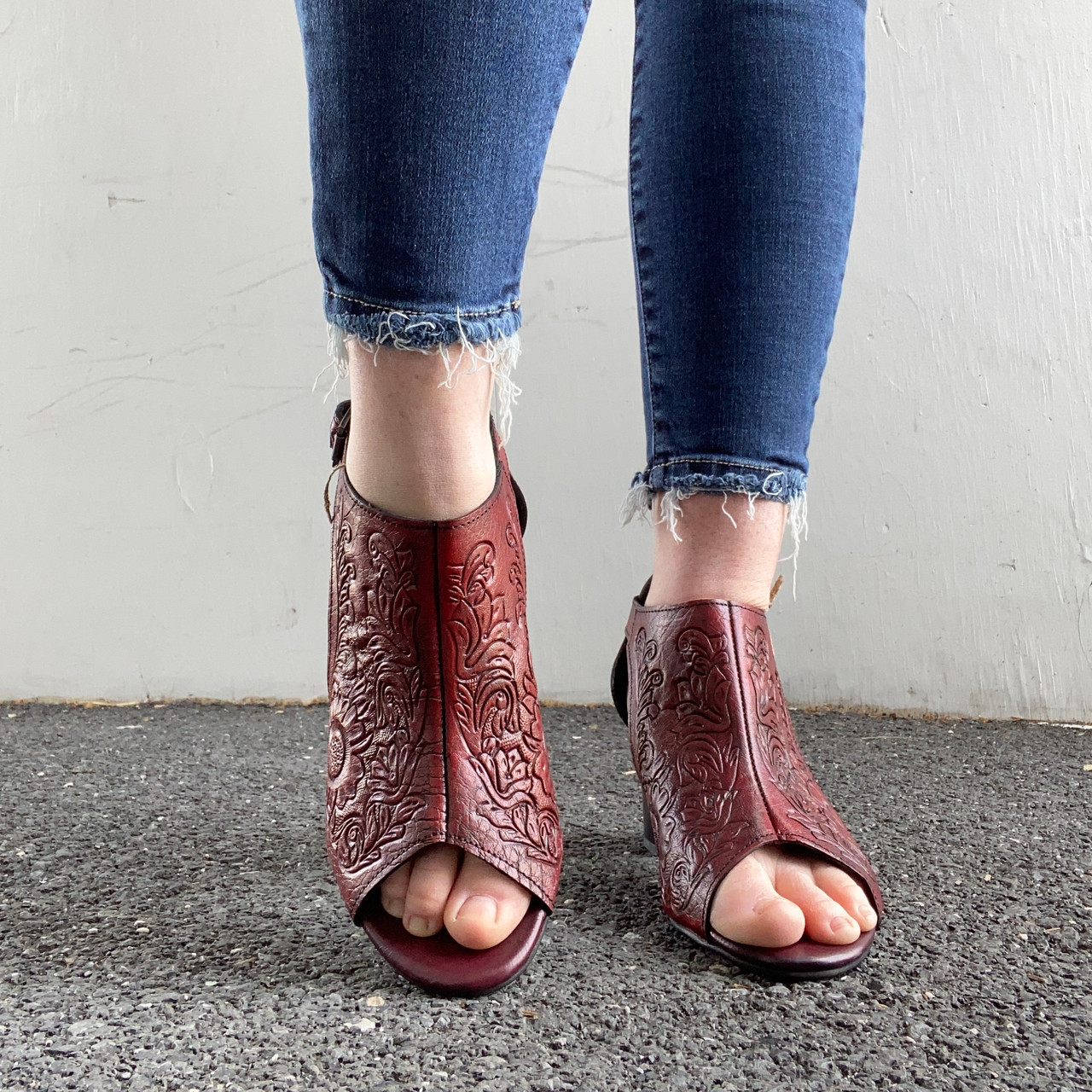 Roper Women's Red Tooled Closed Back Mika Sandal Heels 09-021-0946