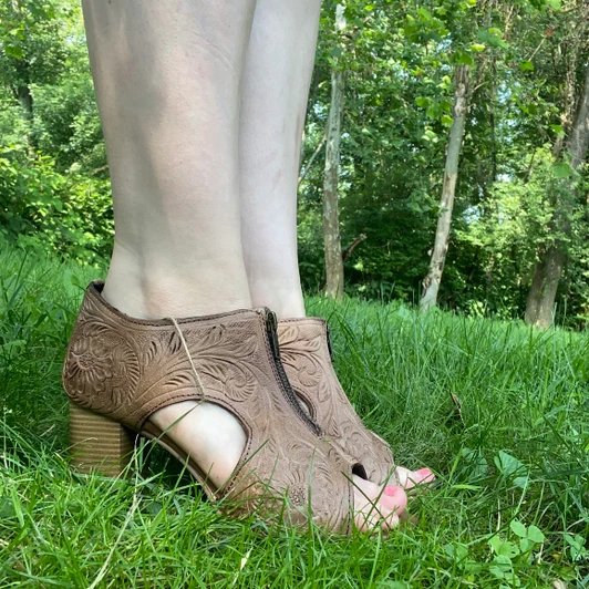 Roper Women's Mika Front Zip Natural Tooled Leather Heel Sandals 09-021-0946-3207 TA