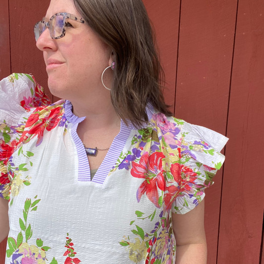 Size Large Women's Emily Wonder Mint Floral Silky Button Up Short