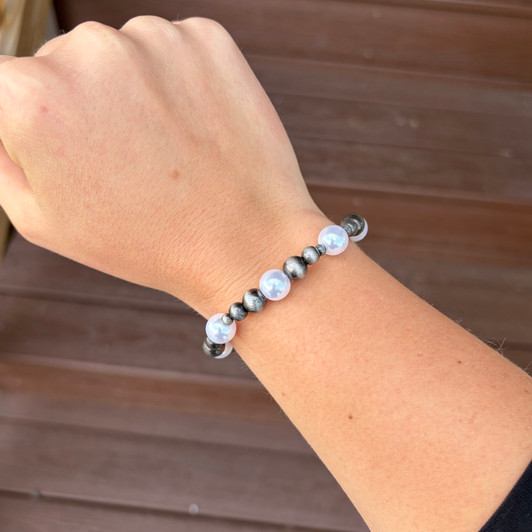 Graduated White Pearl & Faux Navajo Stretch Bracelet