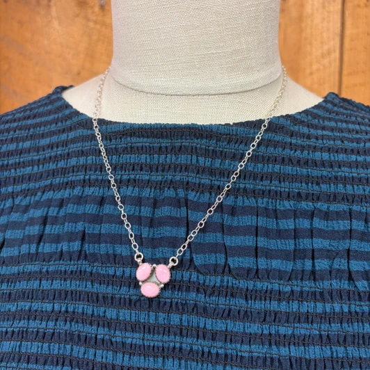 18" Pink Conch Triple Stone Pendant Necklace