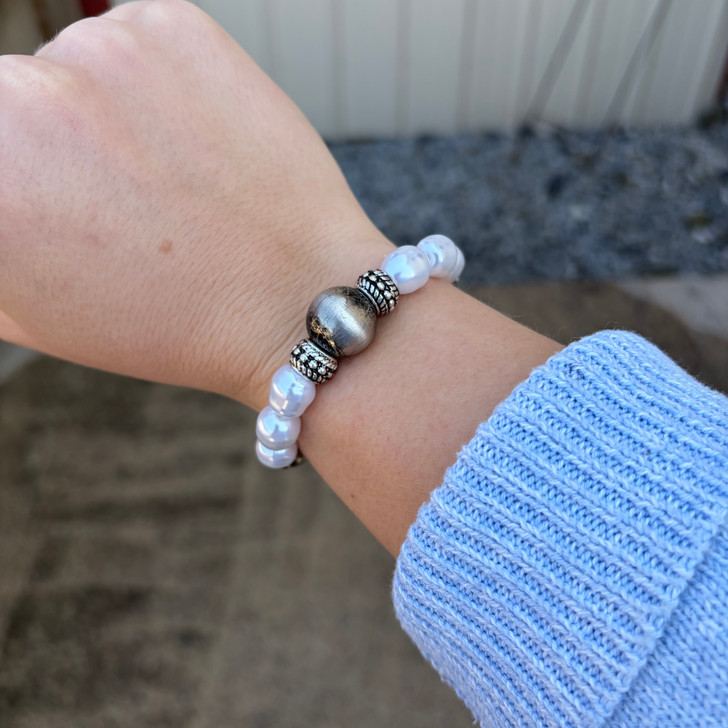 Chunky White Pearl & Faux Navajo Focal Bead Stretch Bracelet BB04165-SBPL-3