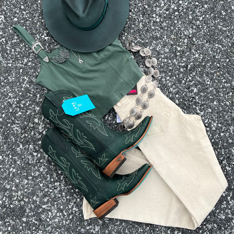 Emerald green isn't just a color, it's a power move! 