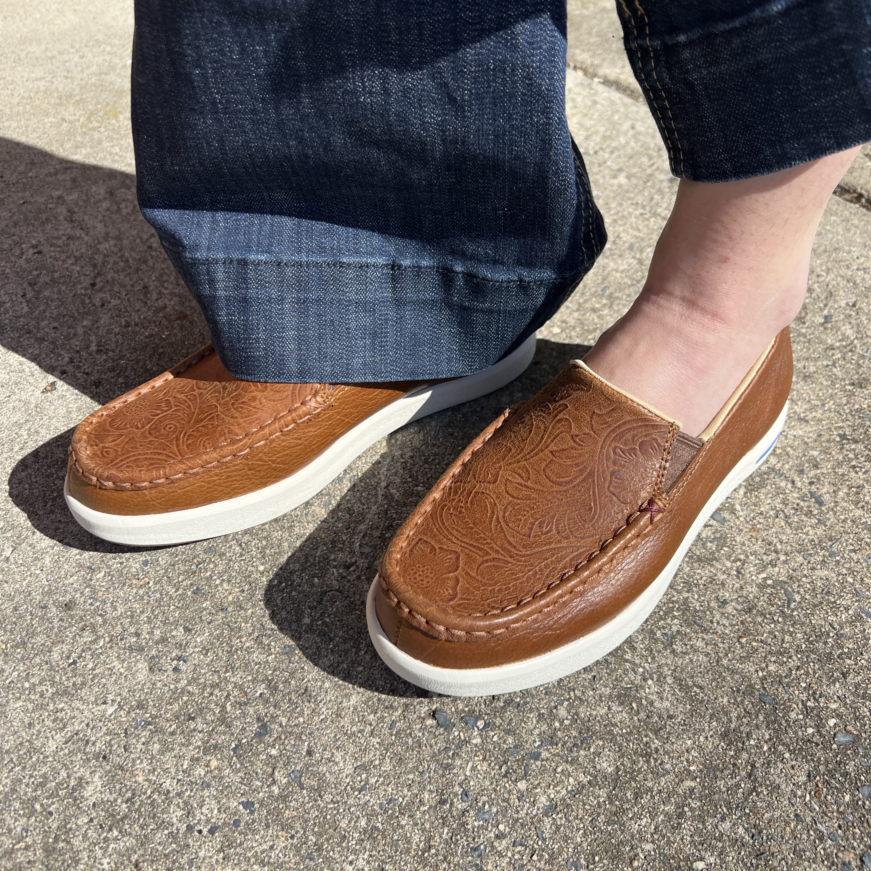 トゥワイス Twisted X Women's Ultra Light Floral Cashew Slip On Moc