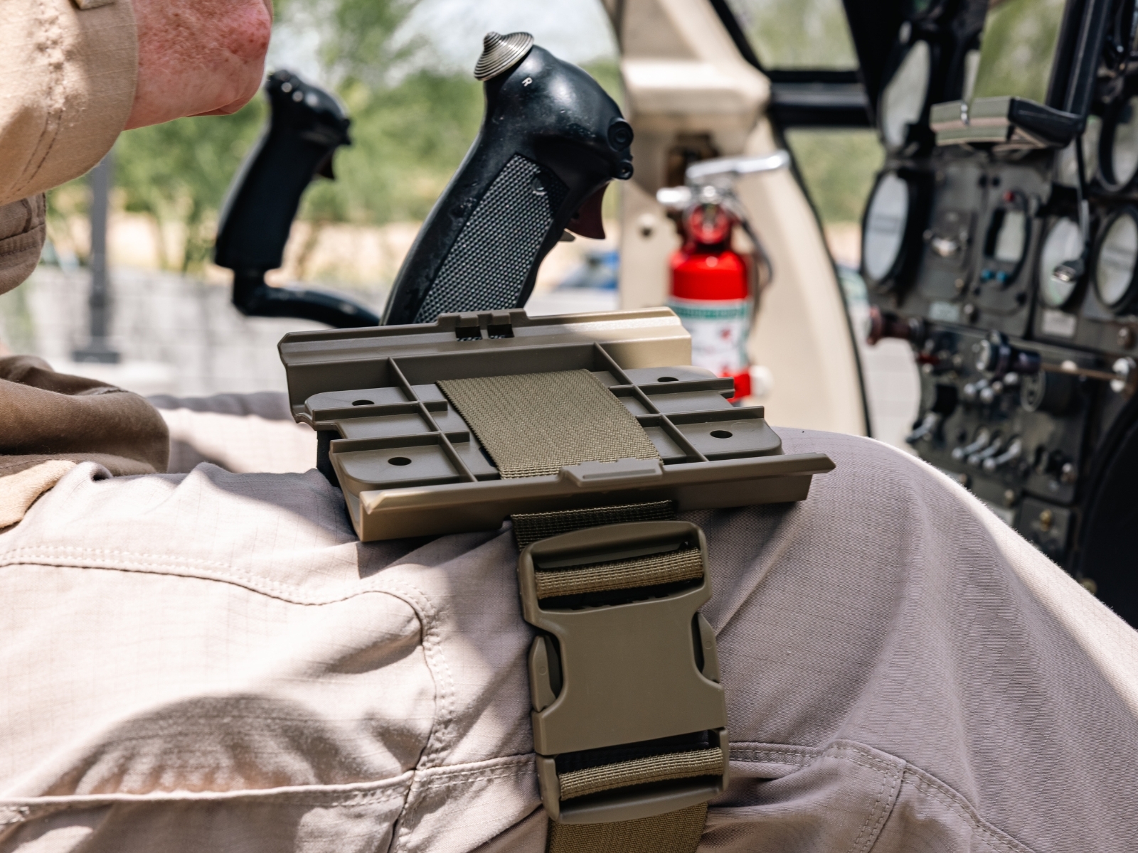 Juggernaut.Case Kneeboard Mount product detail