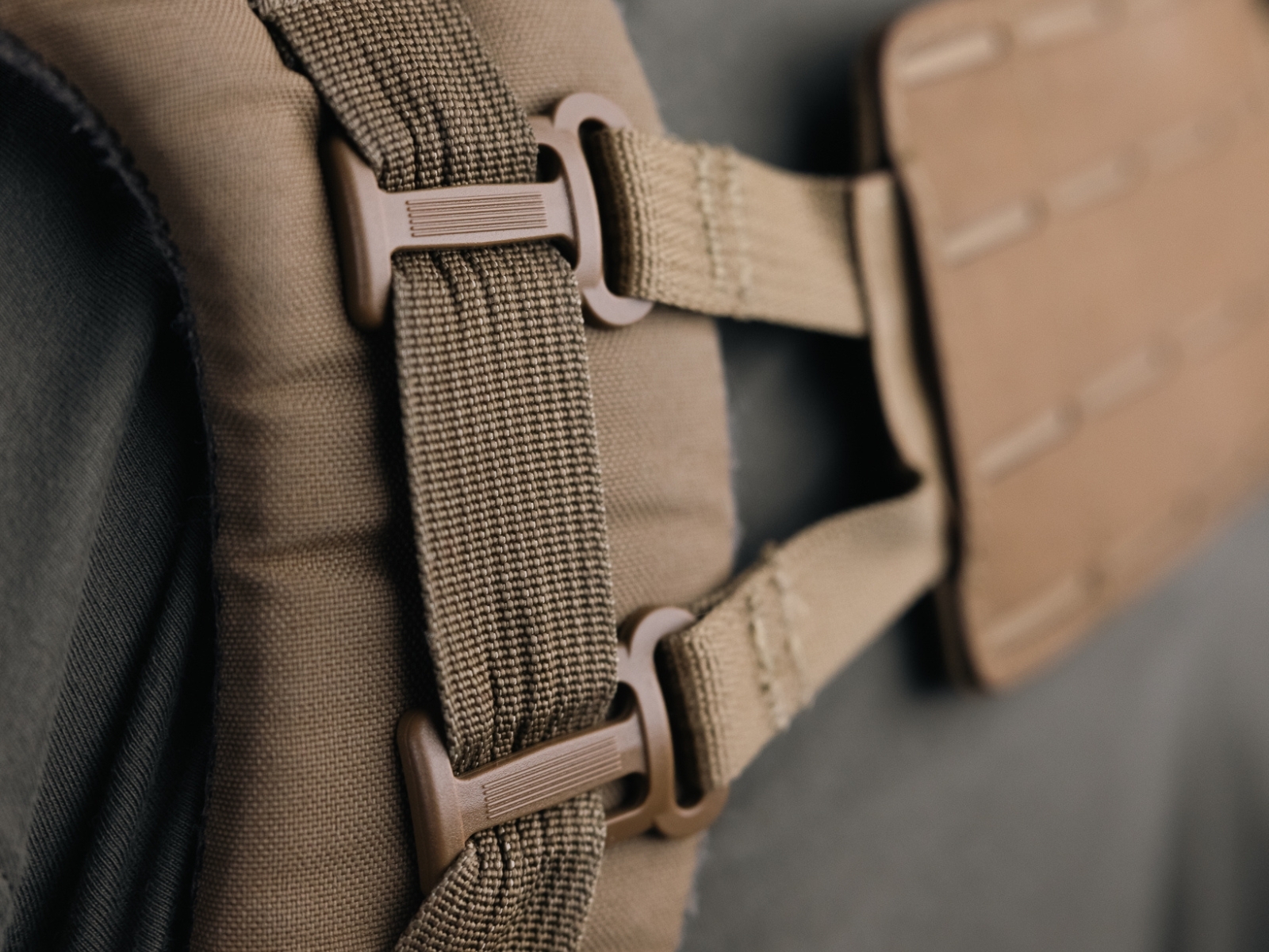 Juggernaut Case Pack PALS バックパック用アクセサリー PALS Sternum Panel for MOLLE Gear | Juggernaut Case