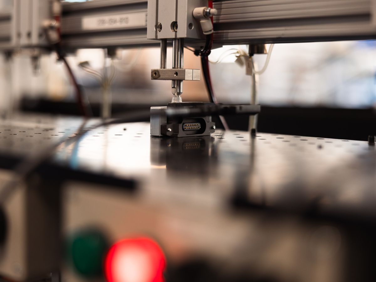 Pressure and vacuum testing equipment