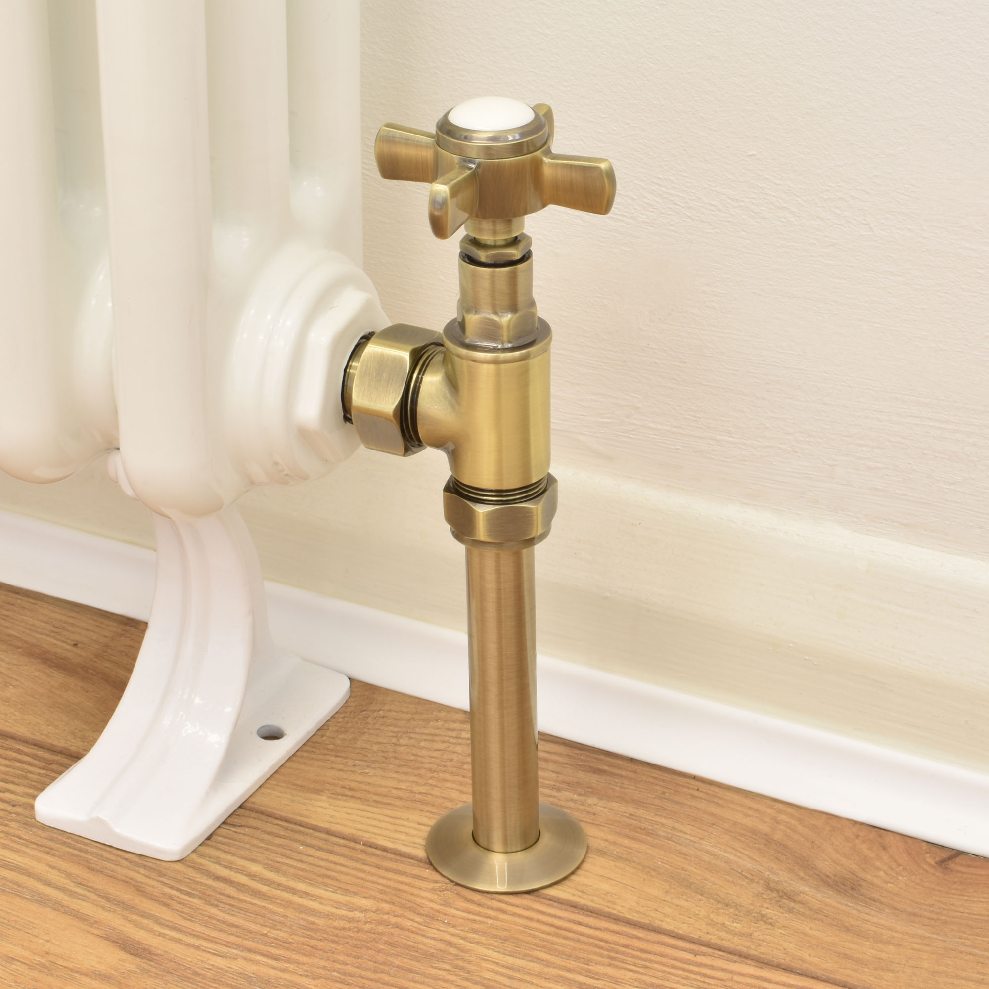 064 Traditional Manual Angled Antique Brass Radiator Valves