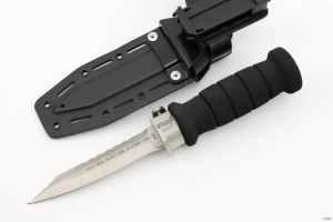 Wasp Injection Knife Original Ribbed Neoprene Grip Wasp Injection Knife Original Ribbed Neoprene Grip