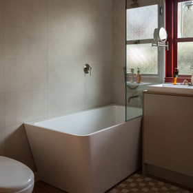 Vogue Milano Freestanding Bath 1500mm Right hand Vogue Milano Freestanding Bath 1500mm Right hand