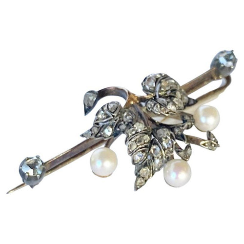 Art Deco Diamond and Pearl 18 Carat Gold Brooch