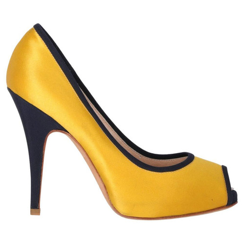 2000s Giuseppe Zanotti yellow open-toe dÃ©colletÃ© with black details