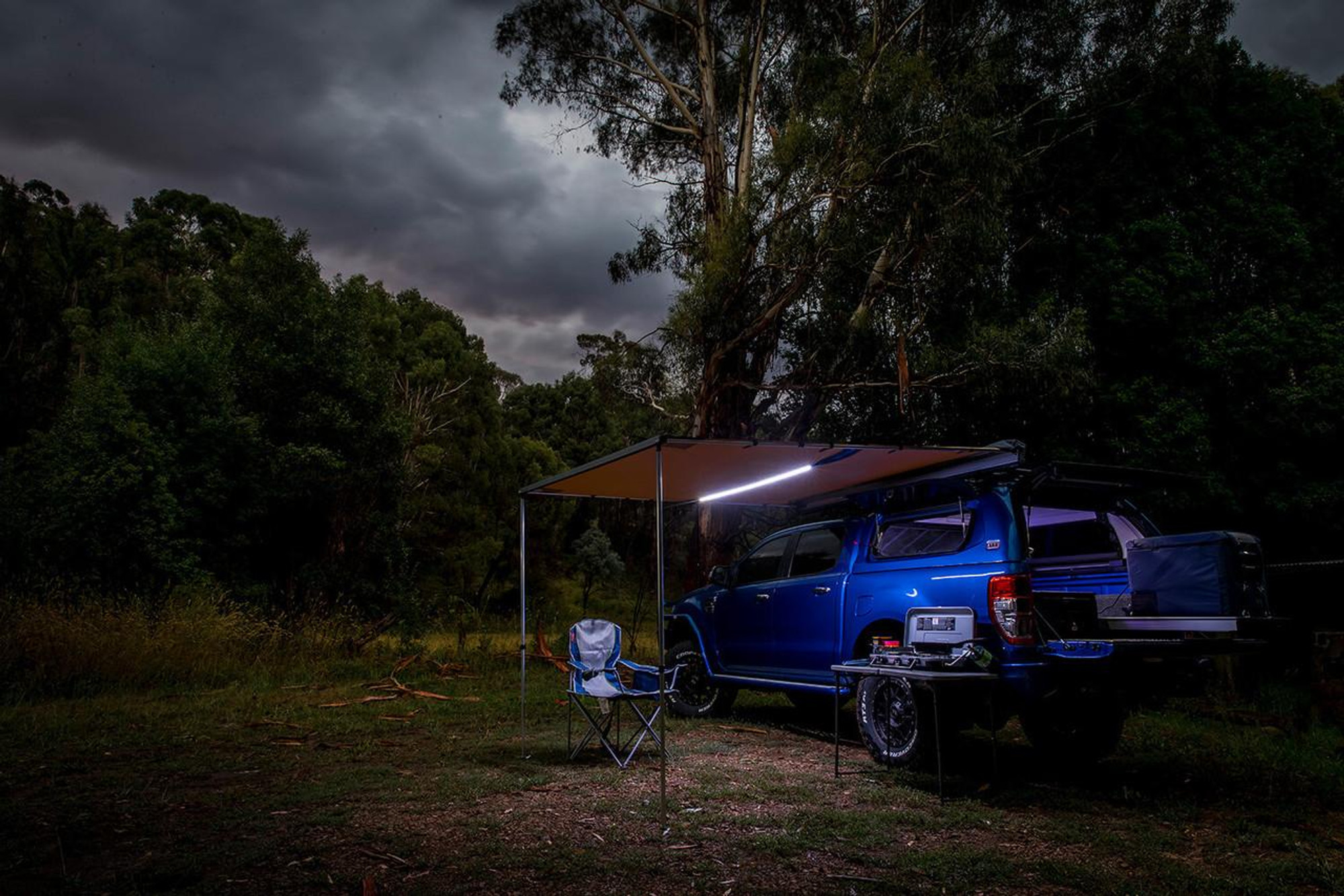 ARB TOURING　ウインドブレイク　フロント2500 Amazon.co.jp: ARB 813107 フロントオーニング ウインドブレーク