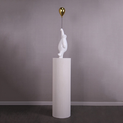 Bear with Balloon on Groovy Pedestal Close Up Image