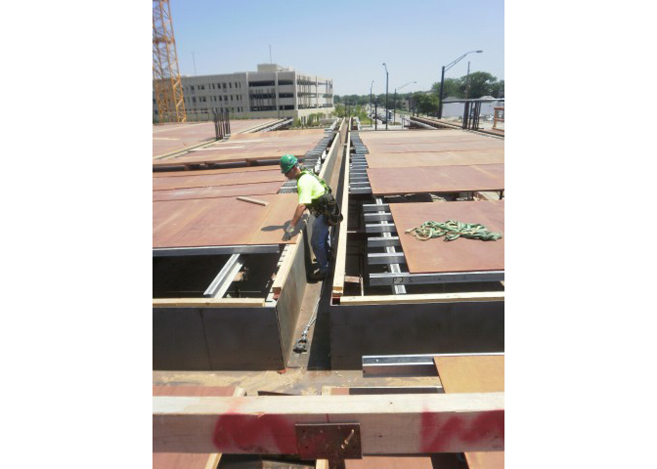 The Wrap – 18th & R Cast in Place Parking Garage