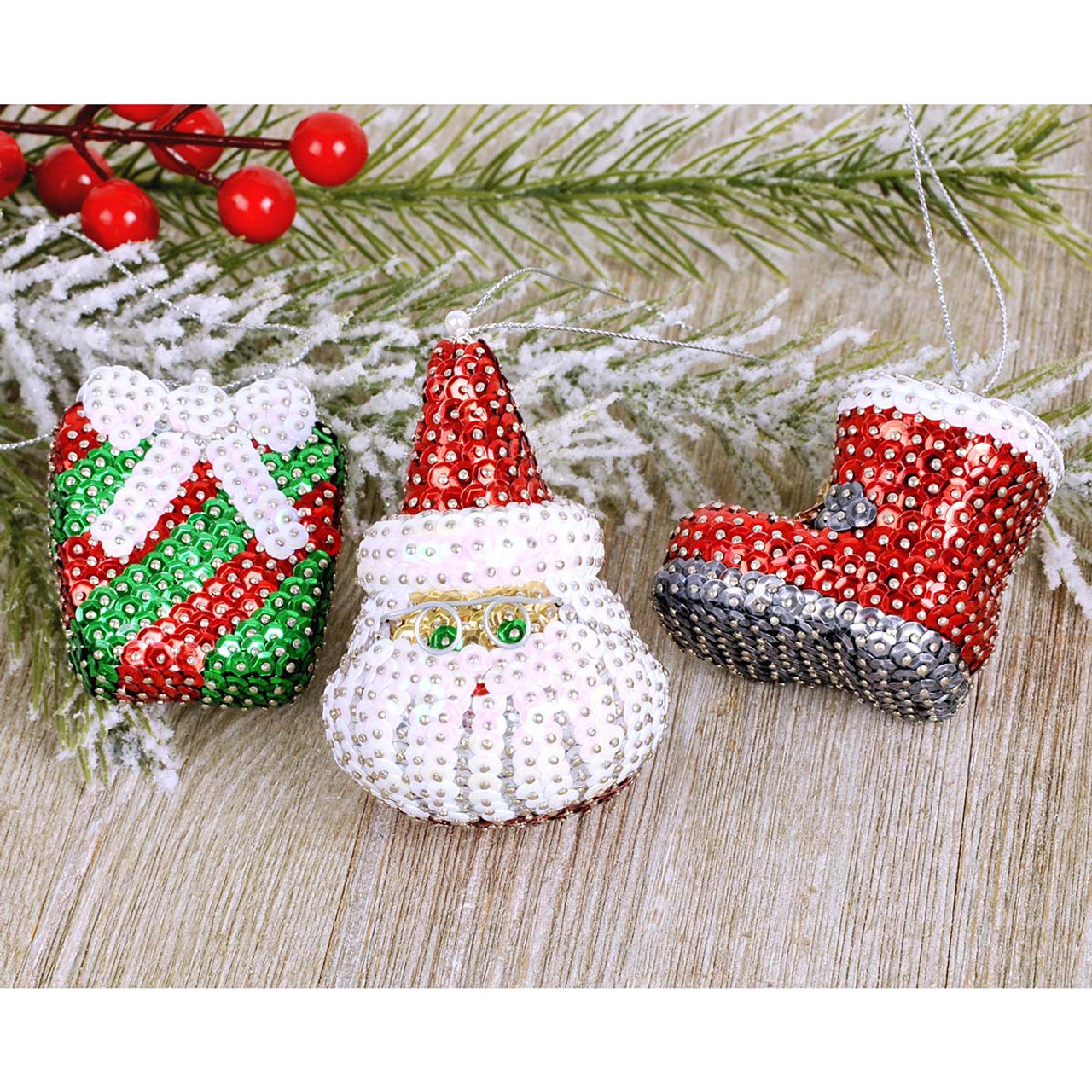 Herrschners Here Comes Santa Claus Ornament Kit