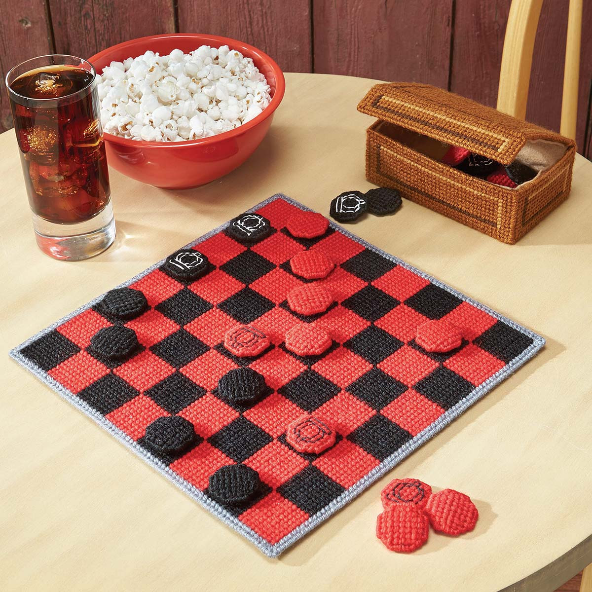 Herrschners Checkers Game with Box Plastic Canvas Free Download