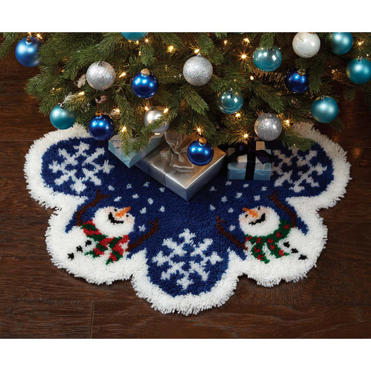 Herrschners Snow Happy Tree Skirt Latch Hook Kit Herrschners Snow Happy Tree Skirt Latch Hook Kit