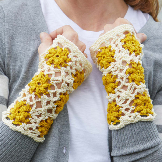 Spring Daisies Fingerless Mitts Free Download Spring Daisies Fingerless Mitts Free Download