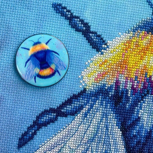 Bothy Threads The Queen Needle Minder Accessory Bothy Threads The Queen Needle Minder Accessory