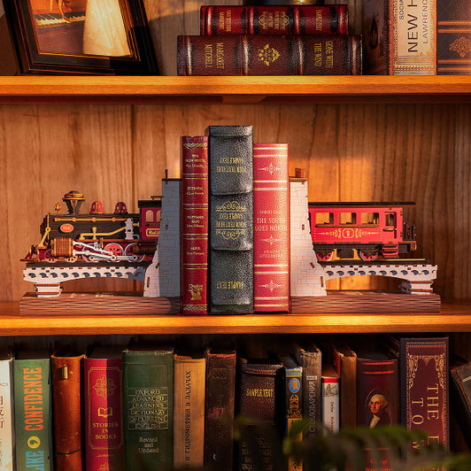 Robotime Century Train Book Nook Model - Wood