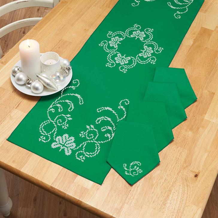 Shamrock Swirls Table Runner & Napkins Thread Kit