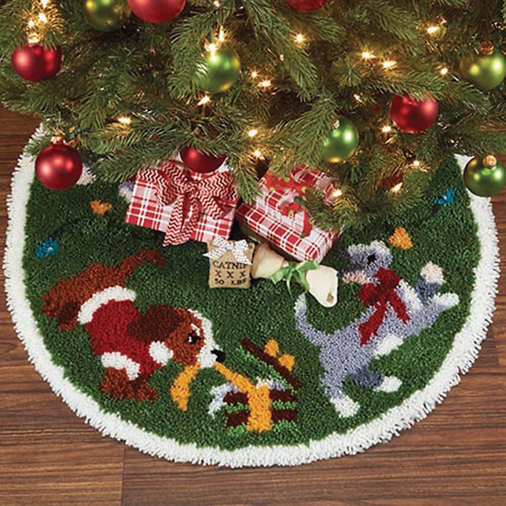 Herrschners Best Friends Tree Skirt Latch Hook Kit