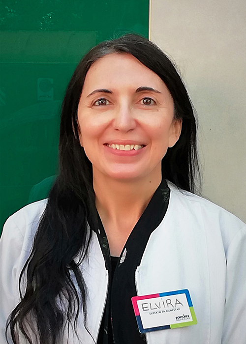 Elvira, titular de atuladofarma, tu farmacia en Vallecas