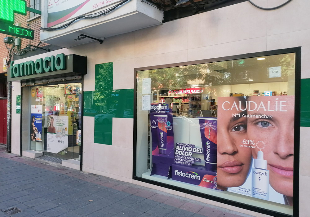 Fachada de atuladofarma, tu farmacia en Vallecas