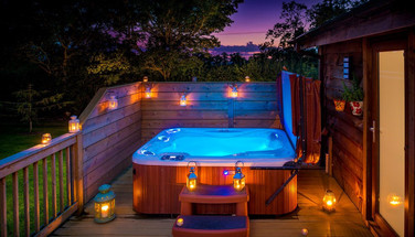 8 Ways to Increase the Romance in Your Hot Tub 