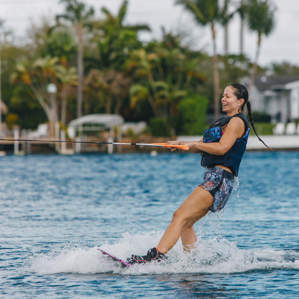Ronix Krush 130 cm Wakeboard Package with Luxe Bindings