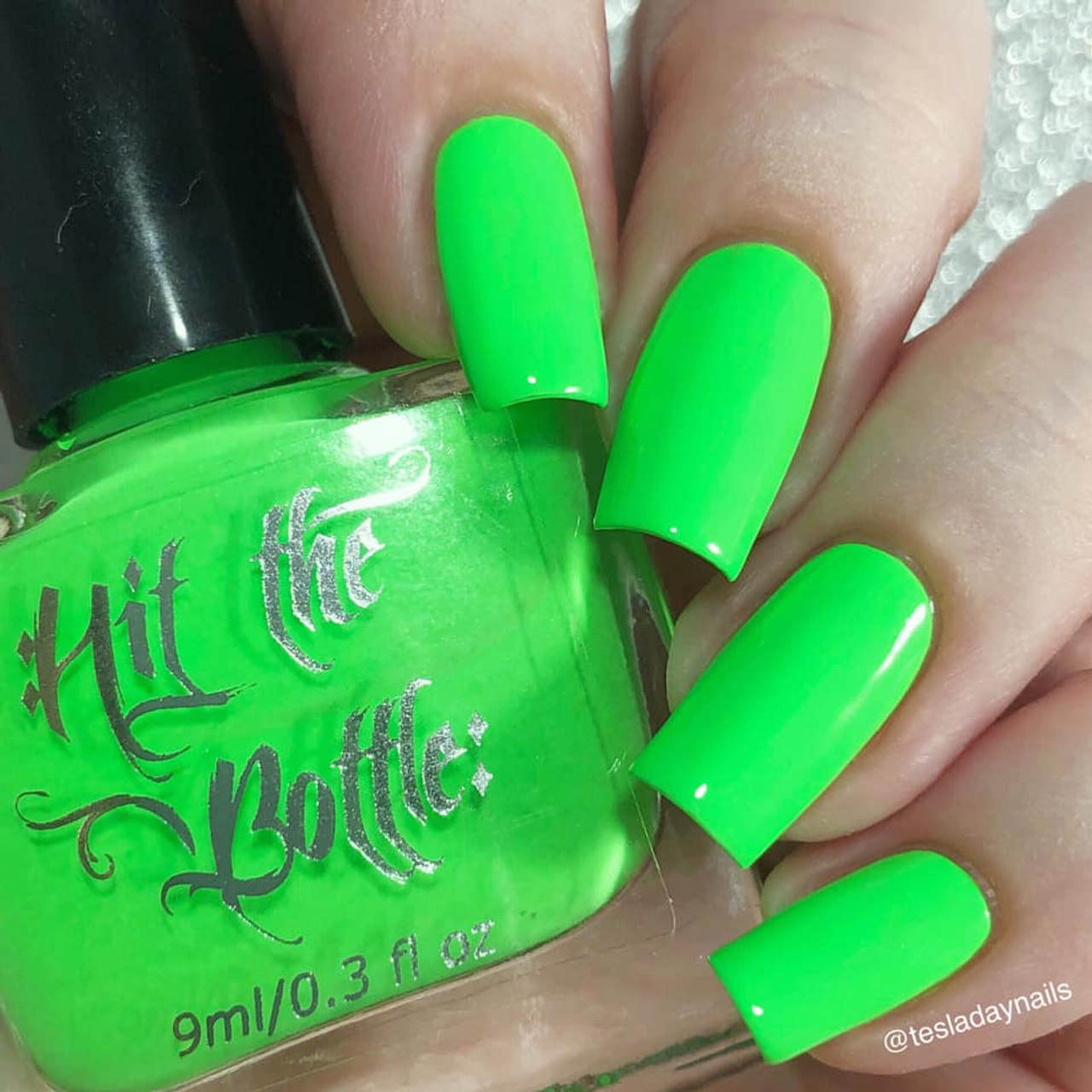 Best Acrylic Neon Nail Art Looks, According to Our Editors | Makeup.com