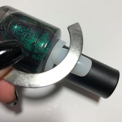 Create gorgeous nail art with this extra wide arc magnet to use with your magnetic nail polish. Free USA shipping available.