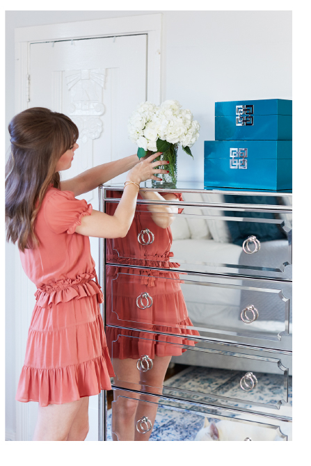 Jenny Bernheim, founder of fashion and lifestyle blog Margo &
Me craved a bedroom look as colorful and chic as her fashion aesthetic.