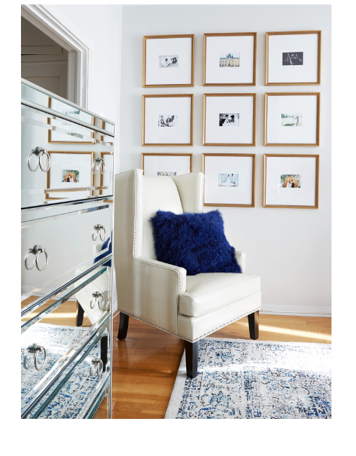 Jenny Bernheim, founder of fashion and lifestyle blog Margo &
Me craved a bedroom look as colorful and chic as her fashion aesthetic.