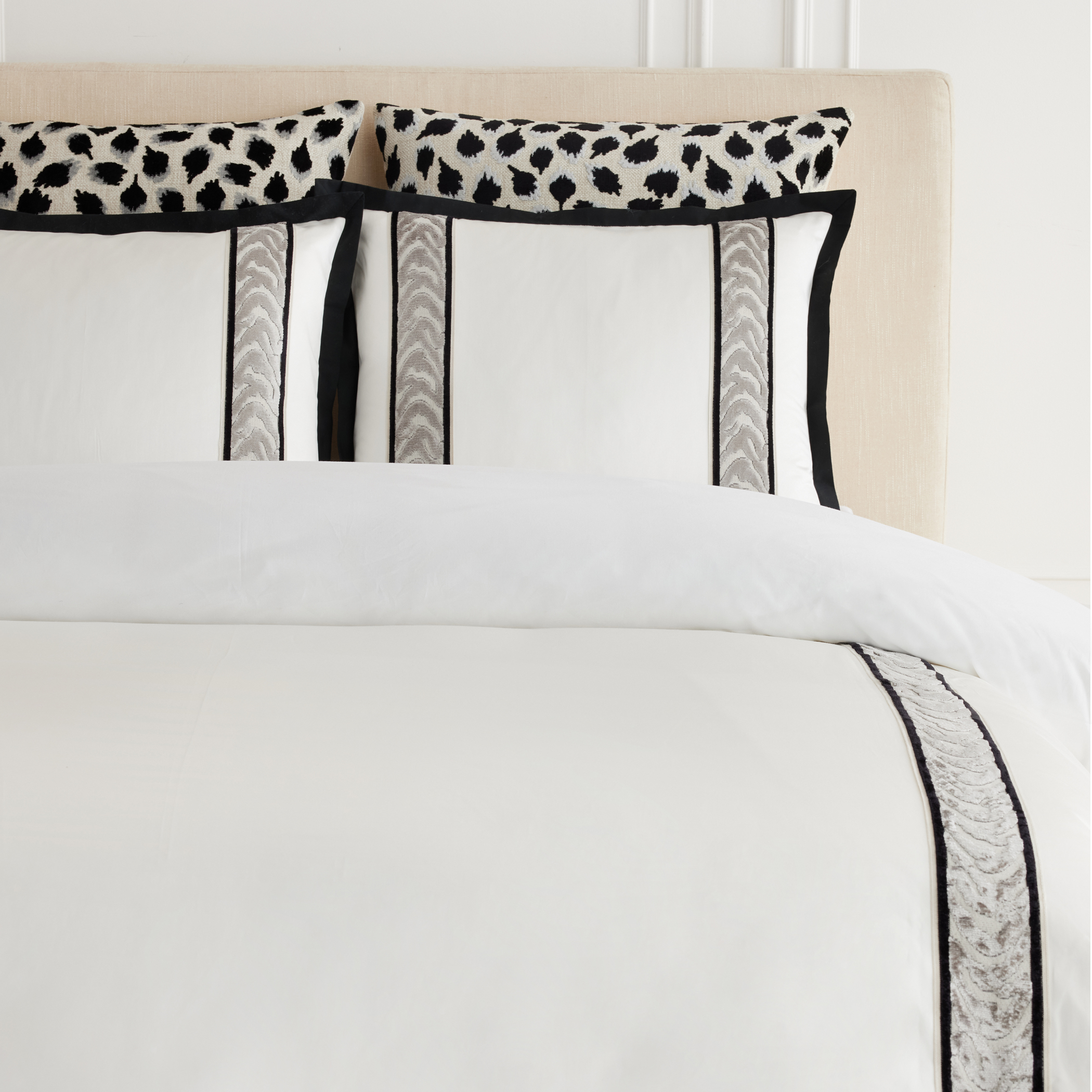 Gianna Frame Bedding - Grey/Black