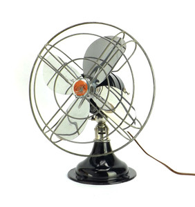 Circa 1930's Gilbert A33 10" Oscillating Desk Fan Beautiful Original Condition Circa 1930's Gilbert A33 10" Oscillating Desk Fan Beautiful Original Condition