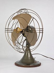 Circa 1947 10" General Electric Vortalex Oscillating Desk Fan New Old Stock Condition