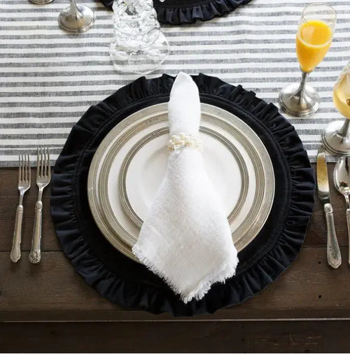 Velvet Round Placemat with Ruffle in Black - Set of 4 Arte Italica