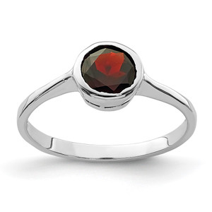 Sterling Silver Rhodium-plated Garnet Ring - QR-058325D3-1288