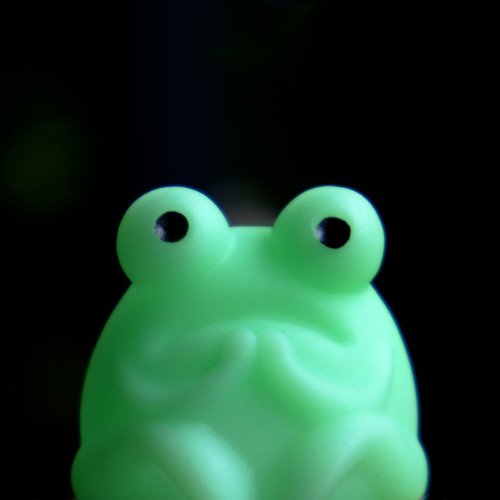A green toad figurine