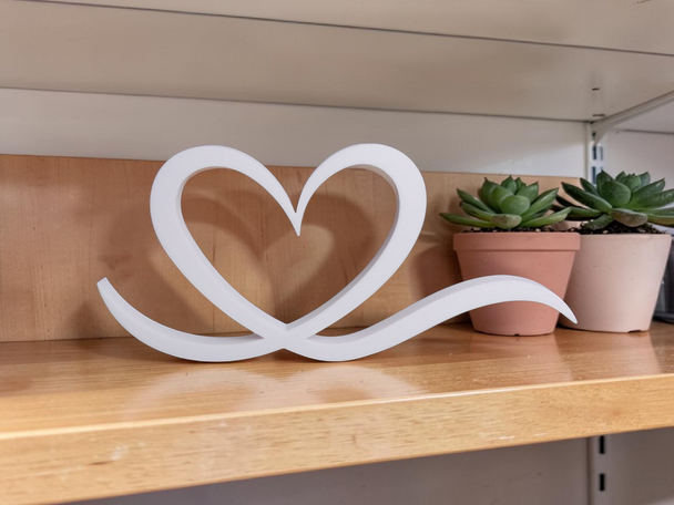Discover the beauty of our line art heart ornaments! Crafted with care and eco-friendly materials, they enhance any room's charm. Explore our colour options today!