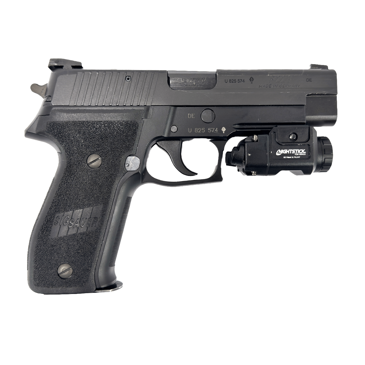 SIG SAUER P226 – 9x19mm, 17 Rounds, 3 Mags + Flashlight + Holster