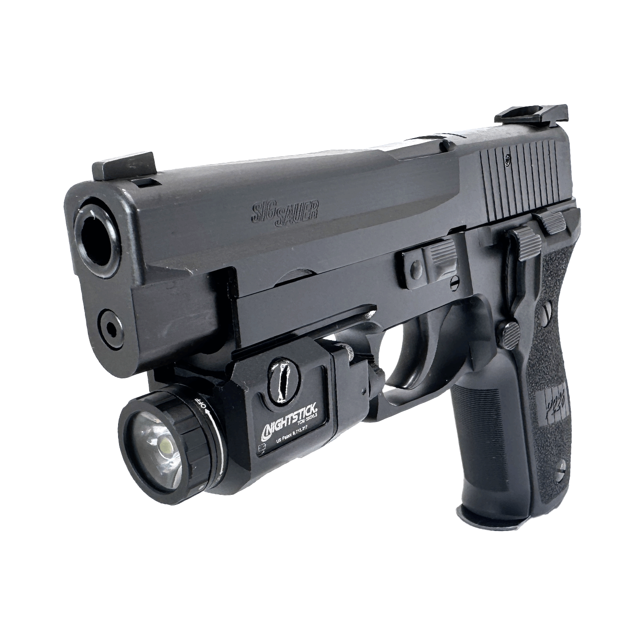 SIG SAUER P226 – 9x19mm, 17 Rounds, 3 Mags + Flashlight + Holster