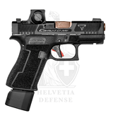 Pistole Taran Tactical Innovations TTI G43X Combat Carry schwarz Kaliber 9x19 mit SIG Romeo-X Optik und Trijicon Tritium-Visierung – Helvetia Defense Genf
