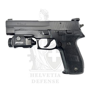 SIG SAUER P226 – 9x19mm, 17 Rounds, 3 Mags + Flashlight + Holster