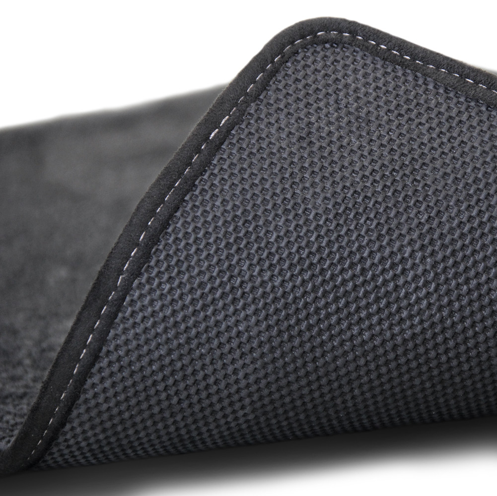 1 "C7 LLYOD ULTIMAT GRANDSPORT SINGLE LOGO JET BLACK CARGO MAT CONVERTIBLE"