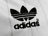 Manchester United 1983 Men's Away Retro Shirt