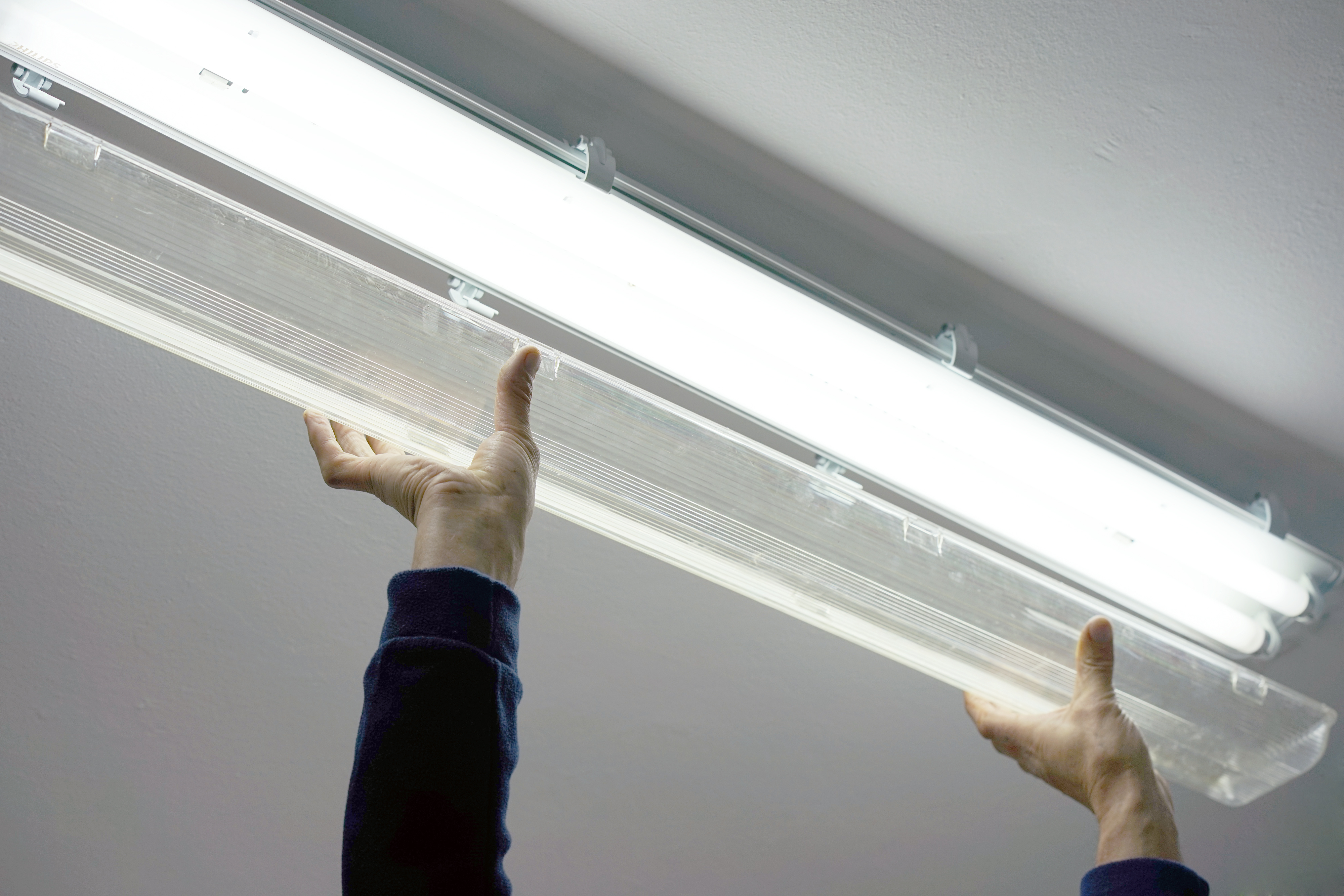 fluorescent grow light fixture