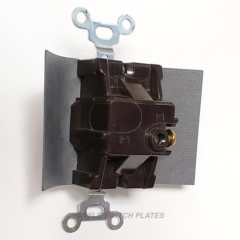 Low Voltage Momentary Toggle Switch 24VDC 120/277VAC Ivory